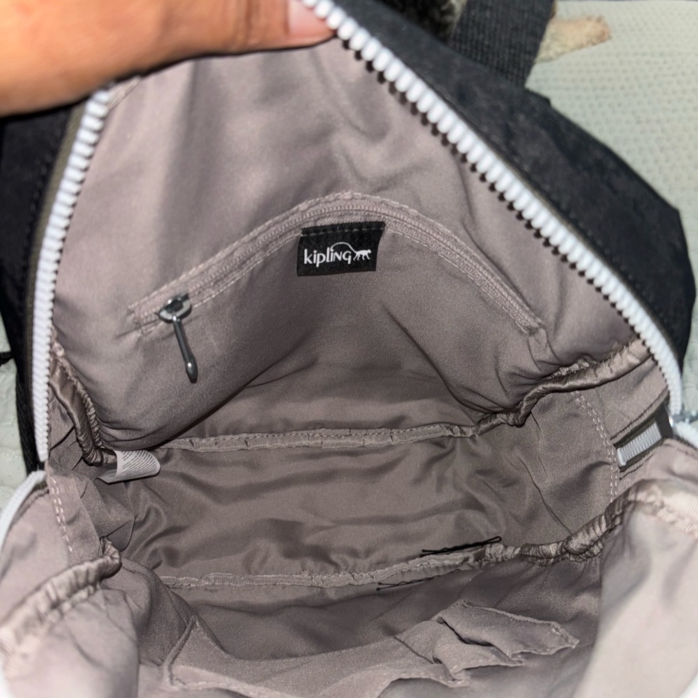 New backpack - Picture 3 of 3